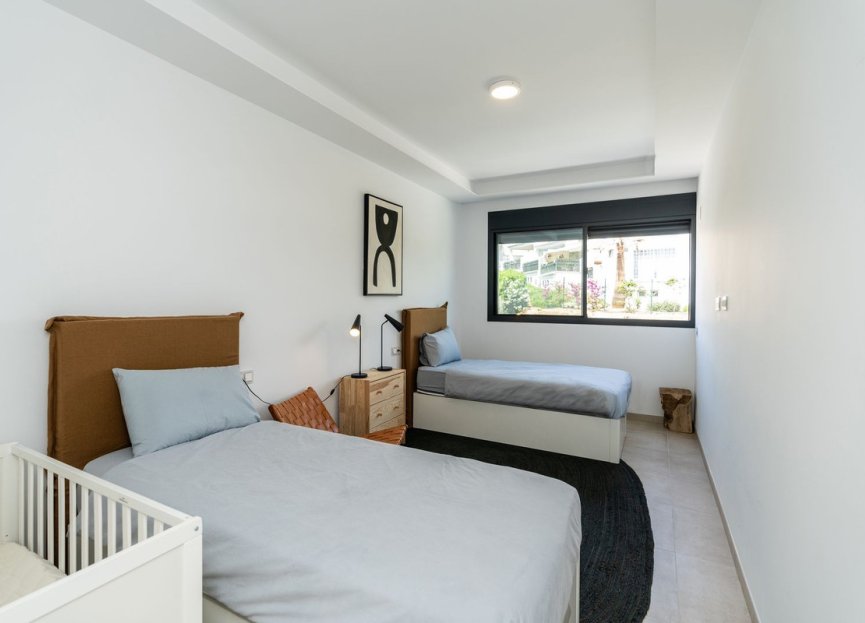 Resale - Apartment - Middle Floor Apartment - Estepona - Estepona Centro