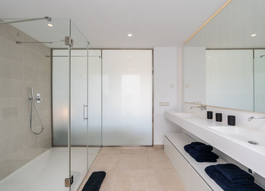 Resale - Apartment - Middle Floor Apartment - Estepona - Estepona Centro