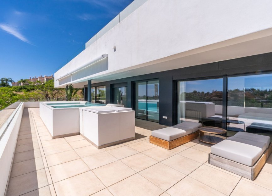 Resale - Apartment - Middle Floor Apartment - Estepona - Estepona Centro