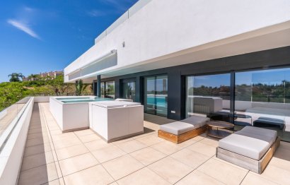 Resale - Apartment - Middle Floor Apartment - Estepona - Estepona Centro