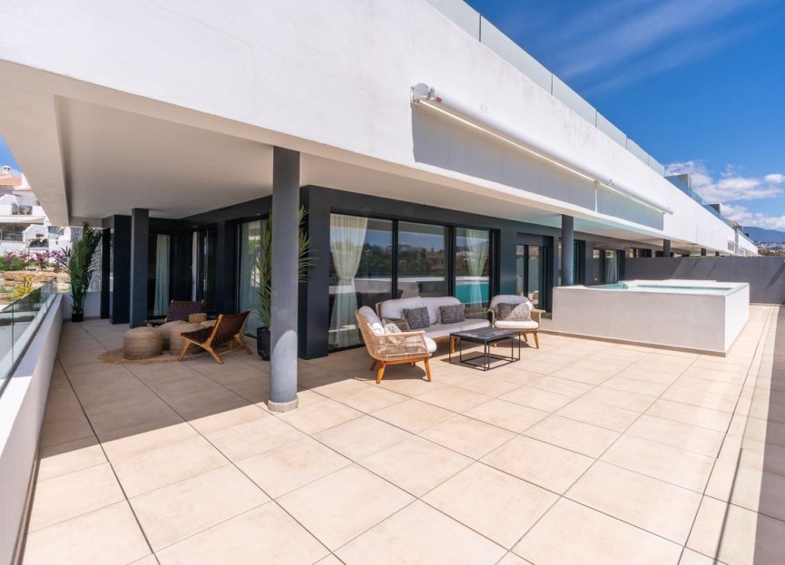 Resale - Apartment - Middle Floor Apartment - Estepona - Estepona Centro