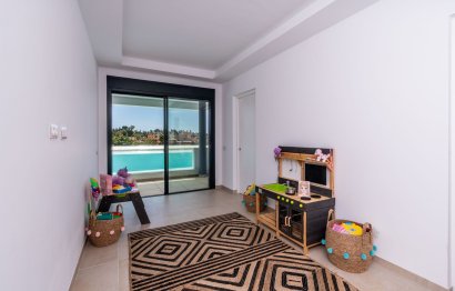 Resale - Apartment - Middle Floor Apartment - Estepona - Estepona Centro