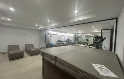 Resale - Apartment - Middle Floor Apartment - Estepona - Estepona Centro