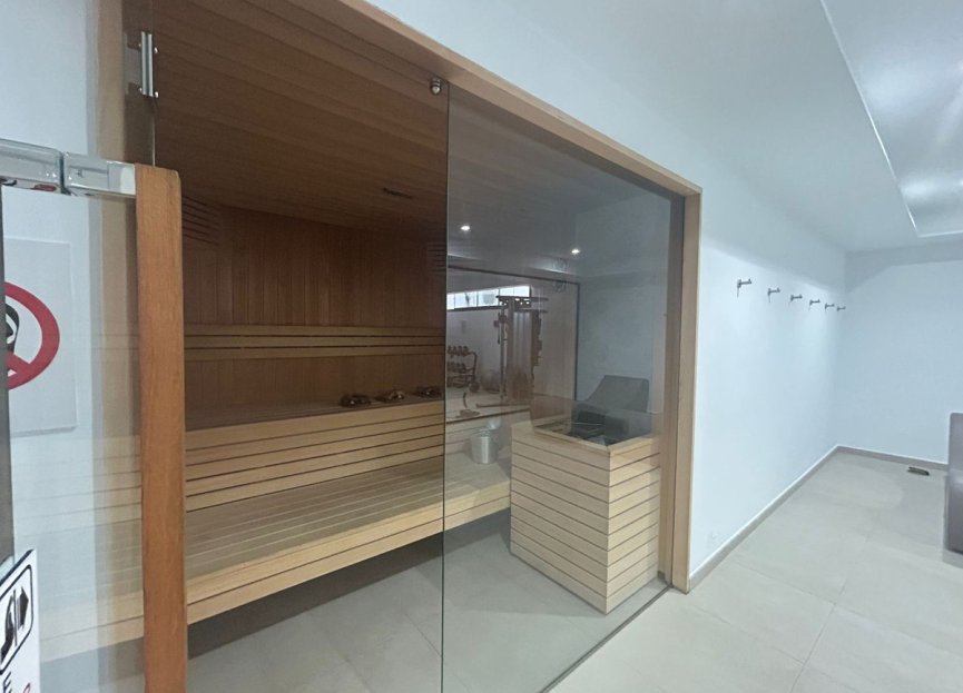 Resale - Apartment - Middle Floor Apartment - Estepona - Estepona Centro