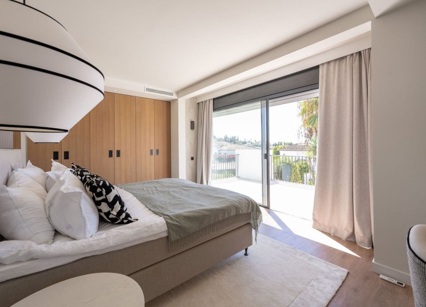 Resale - House - Detached Villa - Marbella - Nueva Andalucia