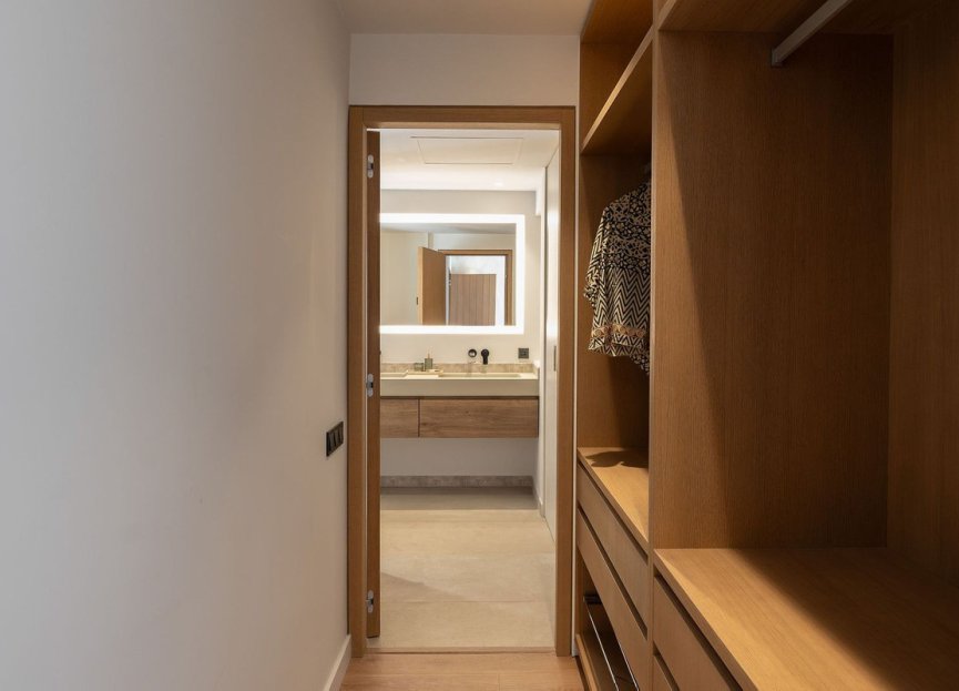 Resale - House - Detached Villa - Marbella - Nueva Andalucia