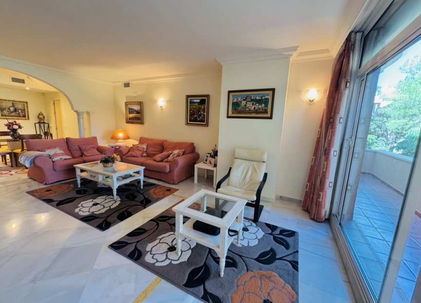 Resale - Apartment - Middle Floor Apartment - Marbella - Nueva Andalucia