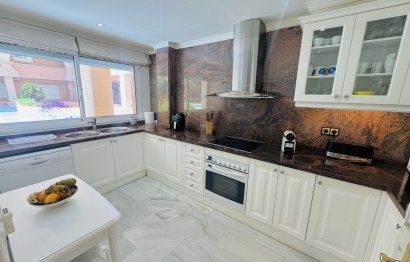 Resale - Apartment - Middle Floor Apartment - Marbella - Nueva Andalucia