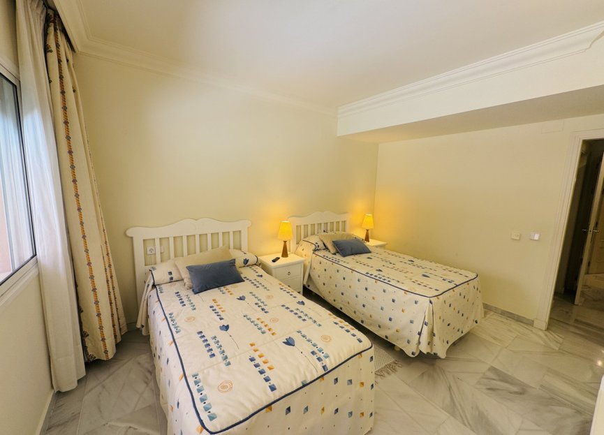 Resale - Apartment - Middle Floor Apartment - Marbella - Nueva Andalucia