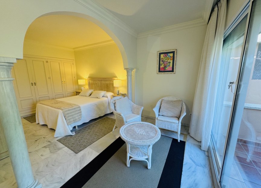 Resale - Apartment - Middle Floor Apartment - Marbella - Nueva Andalucia