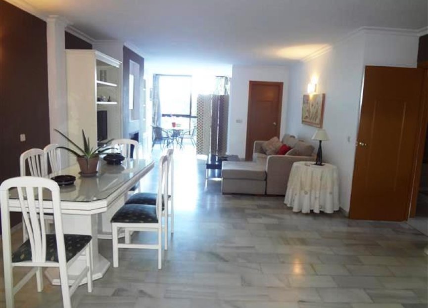 Resale - Apartment - Middle Floor Apartment - Marbella - Nueva Andalucia