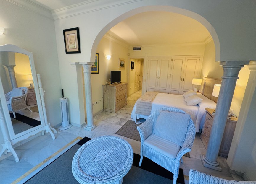 Resale - Apartment - Middle Floor Apartment - Marbella - Nueva Andalucia