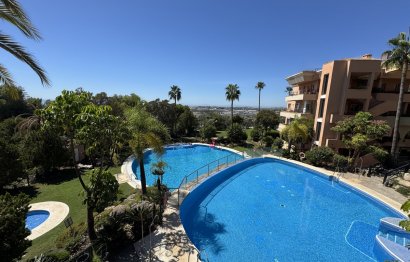 Resale - Apartment - Middle Floor Apartment - Marbella - Nueva Andalucia