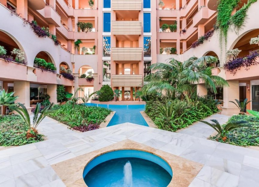 Resale - Apartment - Middle Floor Apartment - Marbella - Nueva Andalucia