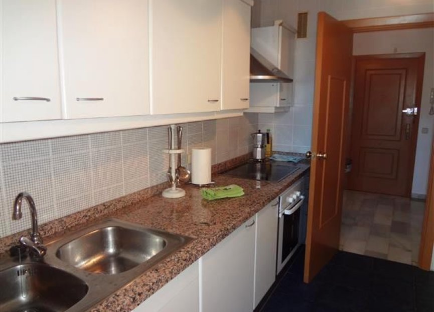 Resale - Apartment - Middle Floor Apartment - Marbella - Nueva Andalucia