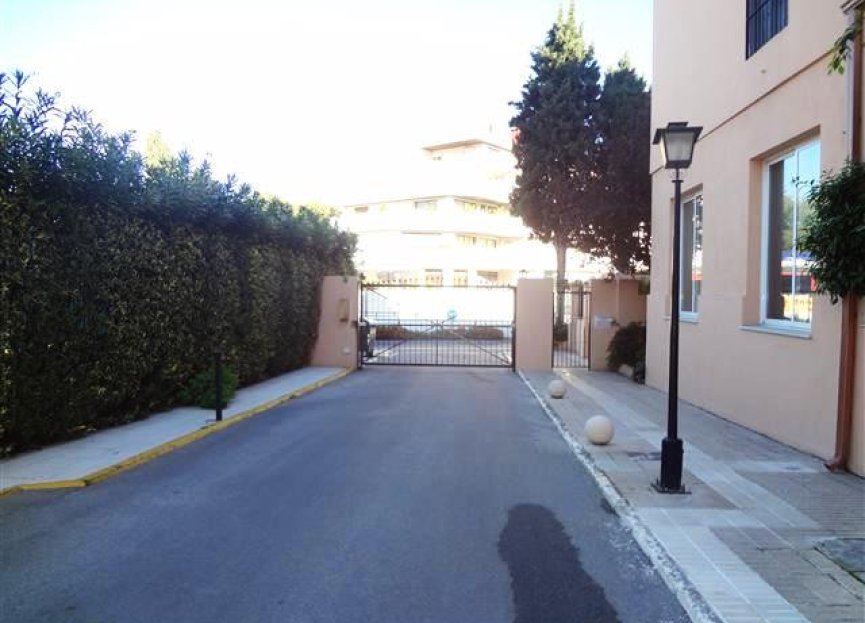 Resale - Apartment - Middle Floor Apartment - Marbella - Nueva Andalucia