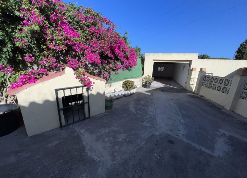 Resale - House - Finca - Cortijo - Estepona - Estepona Centro