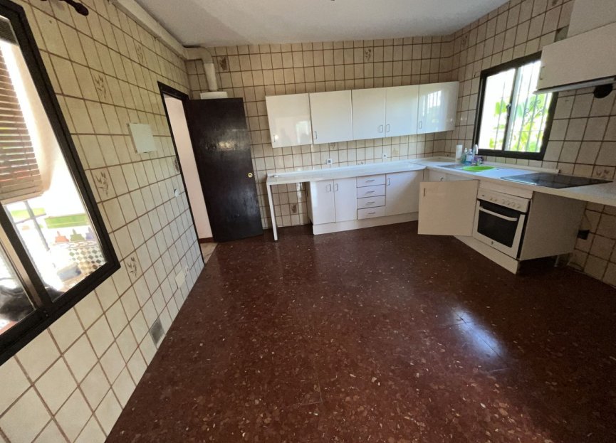 Resale - House - Finca - Cortijo - Estepona - Estepona Centro