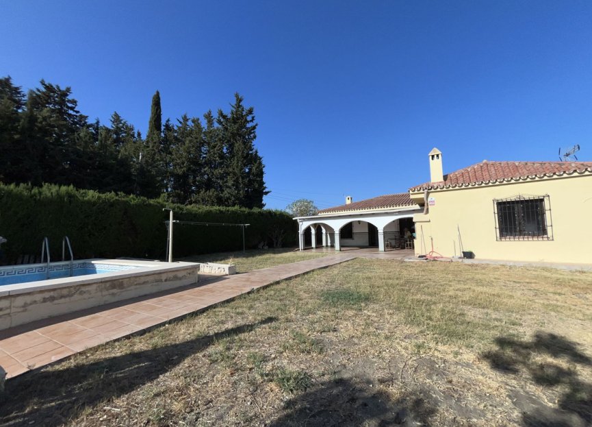 Resale - House - Finca - Cortijo - Estepona - Estepona Centro