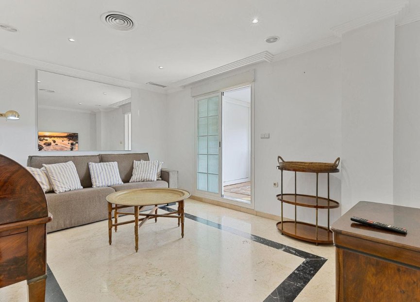 Resale - Apartment - Top Floor Apartment - Marbella - Marbella Centro