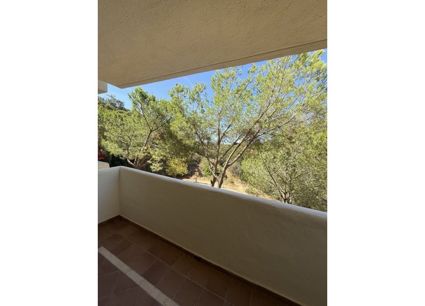 Resale - Apartment - Middle Floor Apartment - Marbella - Elviria