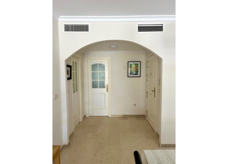 Resale - Apartment - Middle Floor Apartment - Marbella - Elviria