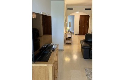 Resale - Apartment - Middle Floor Apartment - Marbella - Elviria