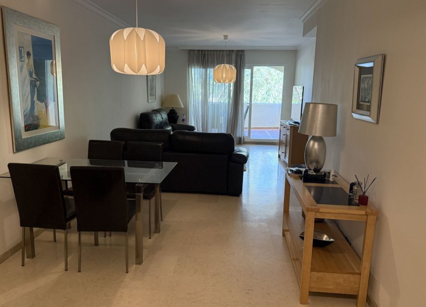 Resale - Apartment - Middle Floor Apartment - Marbella - Elviria