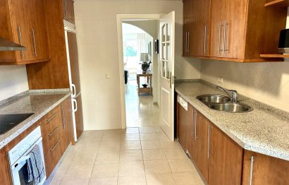 Resale - Apartment - Middle Floor Apartment - Marbella - Elviria