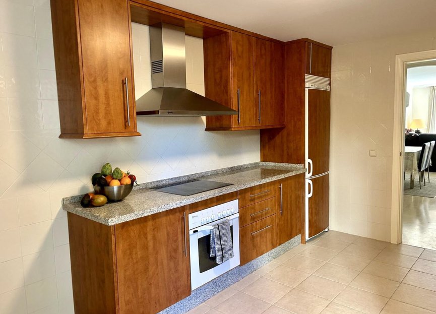 Resale - Apartment - Middle Floor Apartment - Marbella - Elviria