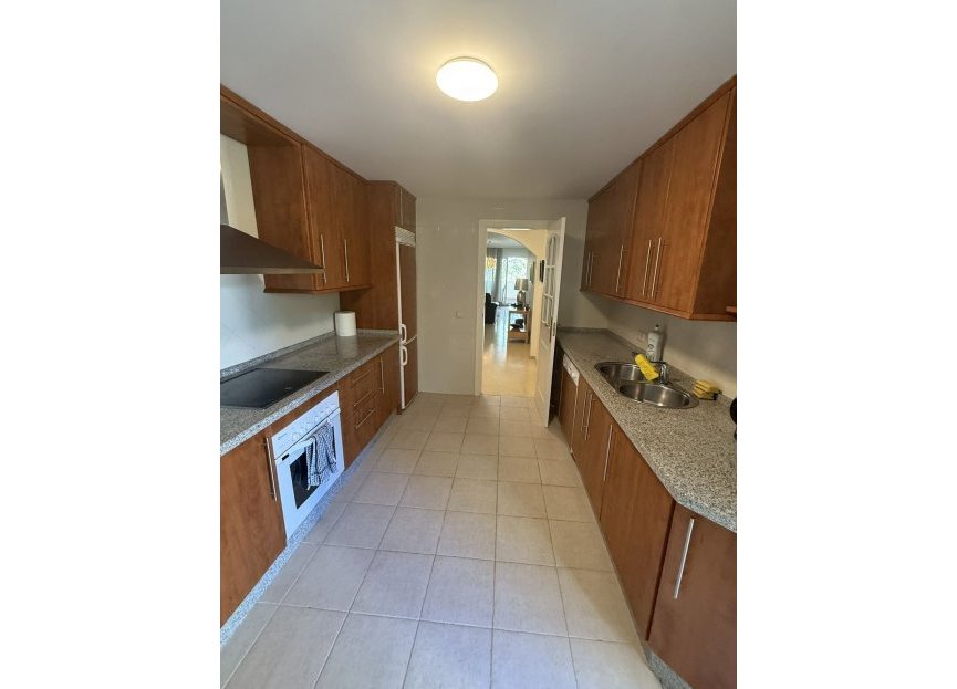 Resale - Apartment - Middle Floor Apartment - Marbella - Elviria