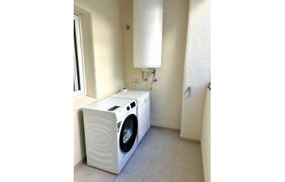 Resale - Apartment - Middle Floor Apartment - Marbella - Elviria