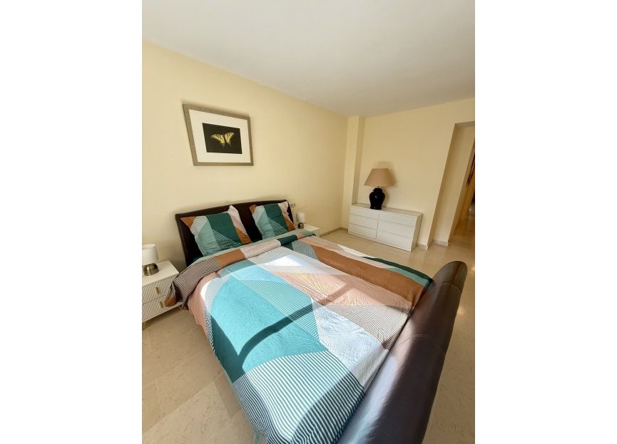 Resale - Apartment - Middle Floor Apartment - Marbella - Elviria