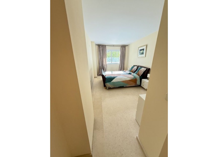 Resale - Apartment - Middle Floor Apartment - Marbella - Elviria