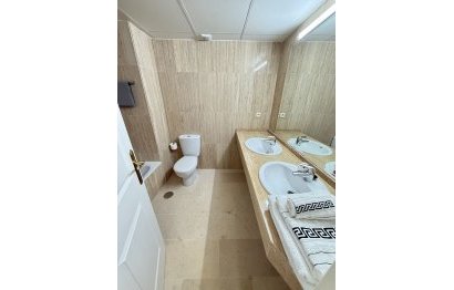 Resale - Apartment - Middle Floor Apartment - Marbella - Elviria