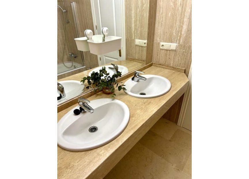 Resale - Apartment - Middle Floor Apartment - Marbella - Elviria