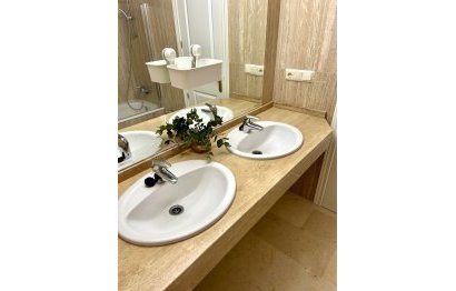 Resale - Apartment - Middle Floor Apartment - Marbella - Elviria