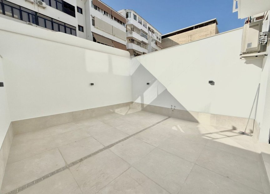 Resale - Apartment - Middle Floor Apartment - Fuengirola - Fuengirola Centro