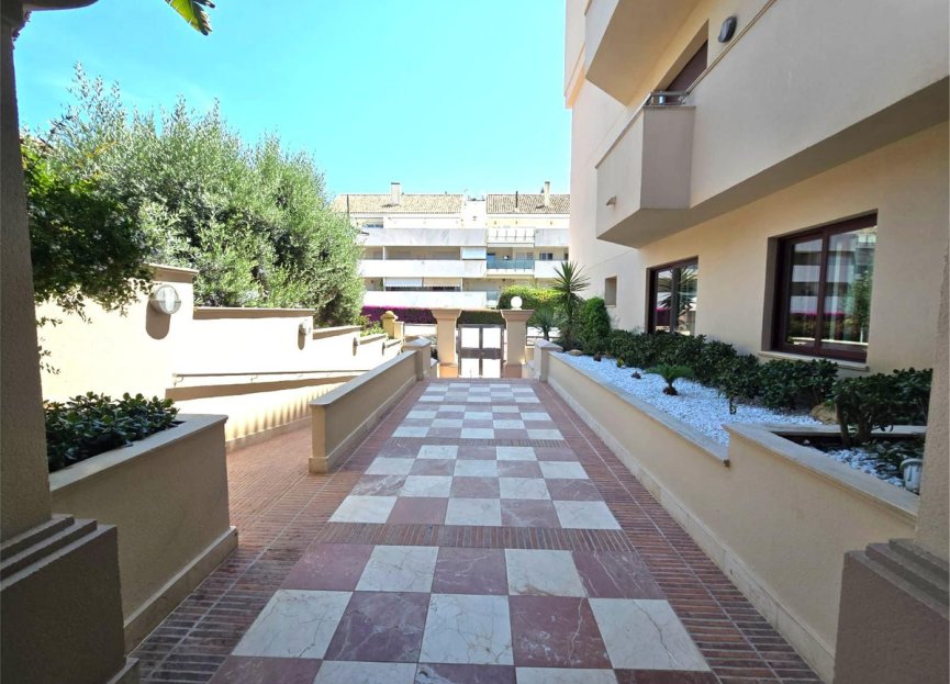 Resale - Apartment - Middle Floor Apartment - Marbella - Marbella Centro