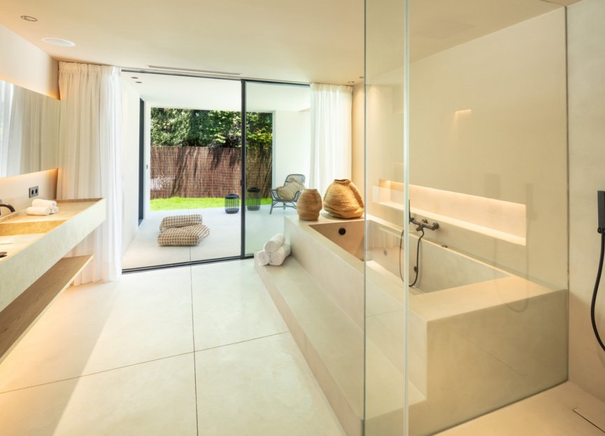 Resale - House - Detached Villa - Marbella - Nueva Andalucia