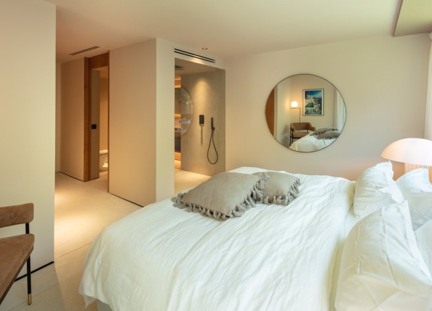 Resale - House - Detached Villa - Marbella - Nueva Andalucia