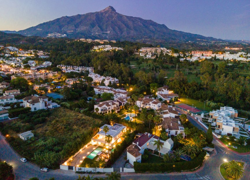 Resale - House - Detached Villa - Marbella - Nueva Andalucia