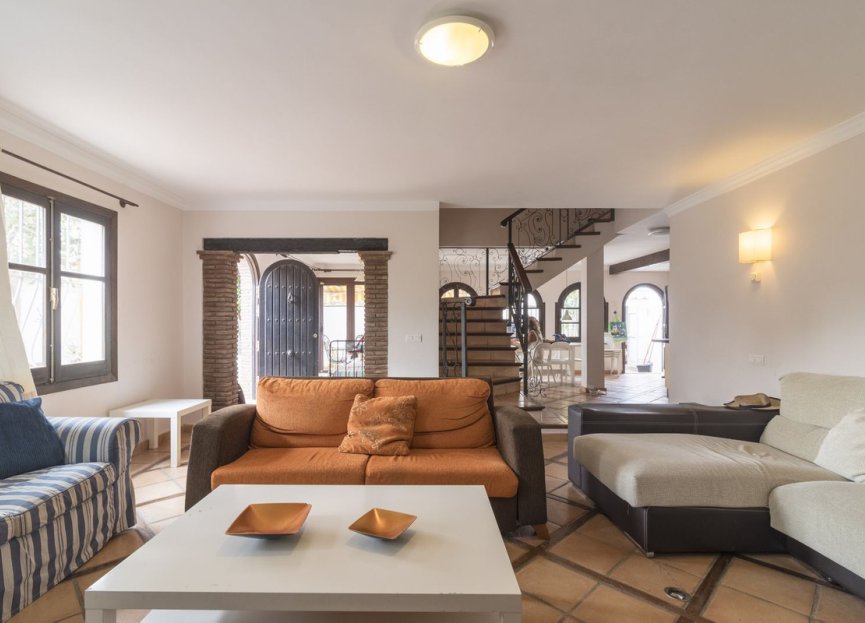 Resale - House - Detached Villa - Fuengirola - Fuengirola Centro