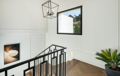 Resale - House - Detached Villa - Marbella - Nueva Andalucia