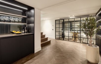 Resale - House - Detached Villa - Marbella - Nueva Andalucia