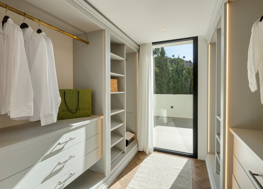 Resale - House - Detached Villa - Marbella - Nueva Andalucia