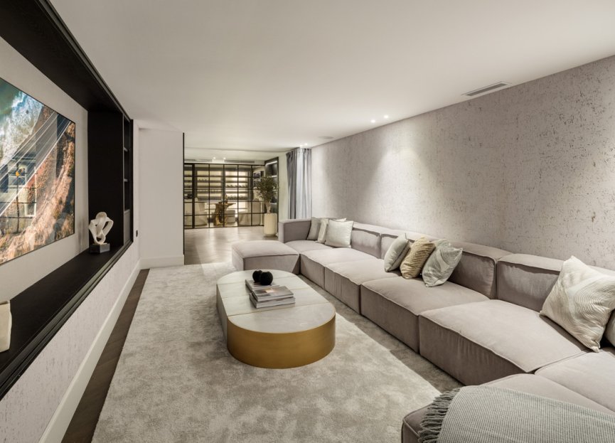 Resale - House - Detached Villa - Marbella - Nueva Andalucia