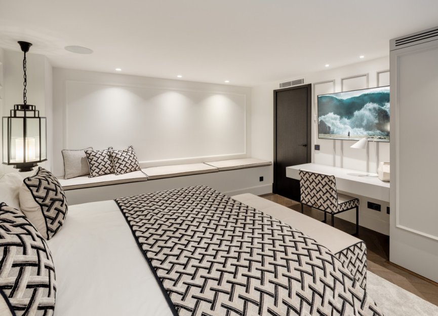 Resale - House - Detached Villa - Marbella - Nueva Andalucia