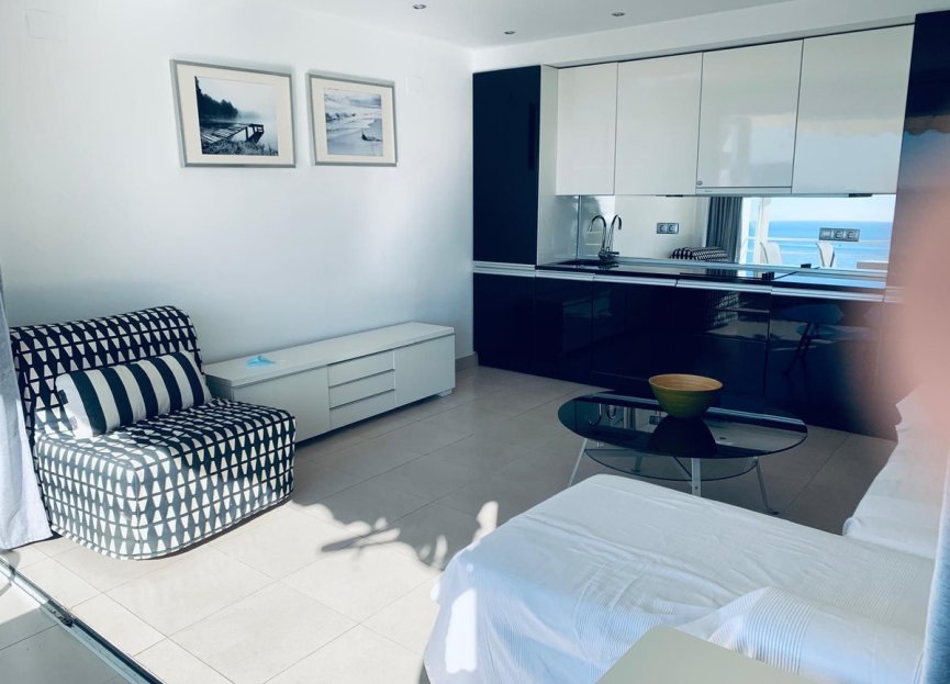 Resale - Apartment - Middle Floor Apartment - Marbella - Costabella