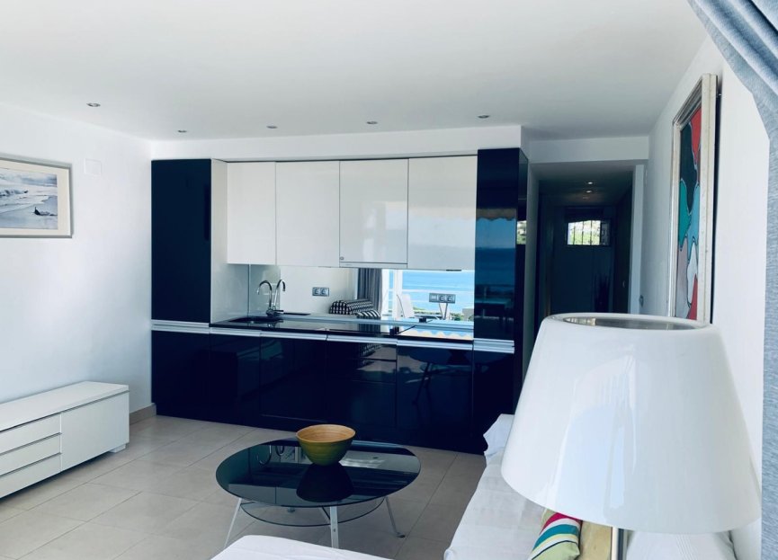 Resale - Apartment - Middle Floor Apartment - Marbella - Costabella
